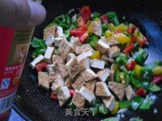 彩椒豆干丁的做法步骤：7