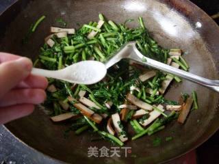 茼蒿香干小炒的做法步骤：8