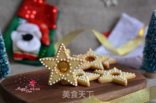 圣诞节的焦糖芯糖霜饼干
