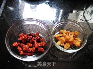 爱美的美眉必选----桂圆红枣水的做法步骤：1