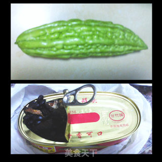 豆鼓鲮鱼炒苦瓜的做法步骤：1