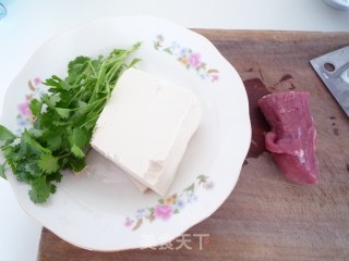 香菜肉末豆腐的做法步骤：1
