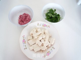 香菜肉末豆腐的做法步骤：2
