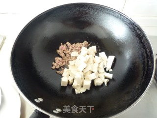 香菜肉末豆腐的做法步骤：6