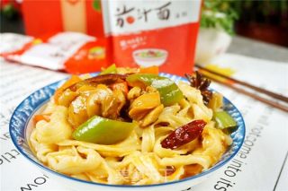 红果家菜谱之新疆茄汁拌面的做法