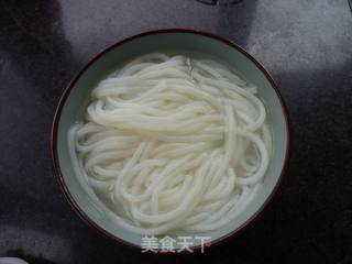 哄小孩的---------------------------------酸甜米线的做法步骤：4
