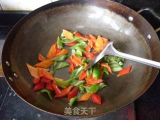 红橙黄绿--------------------双椒鸡蛋的做法步骤：8