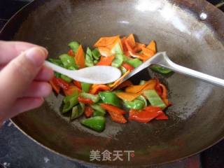 红橙黄绿--------------------双椒鸡蛋的做法步骤：9