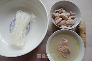 乌仔粉丝汤的做法步骤：1