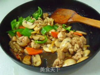 鸡肉炒口菇的做法步骤：5