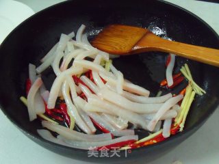 辣椒鱿鱼丝的做法步骤：3