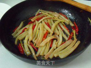 辣椒鱿鱼丝的做法步骤：4