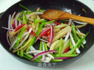 辣椒鱿鱼丝的做法步骤：5