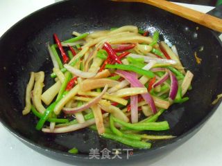 辣椒鱿鱼丝的做法步骤：6