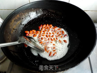 油炸花生米的做法步骤：3