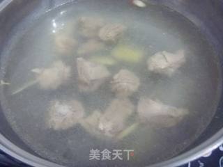 【养生汤煲】秋季养生汤---南瓜山药煲鸭腿的做法步骤：6