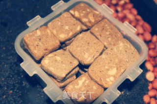 红糖紫米核桃花生小饼干的做法步骤：2