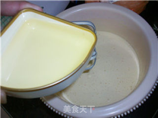 DIY内在美蛋糕造型@@不能穿的诱惑~~性感内衣蛋糕的做法步骤：4