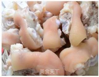 酸萝卜蹄花汤的做法步骤：2