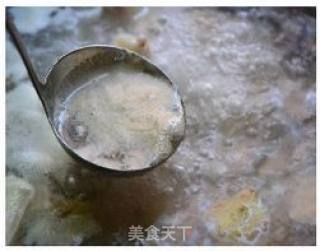 酸萝卜蹄花汤的做法步骤：6