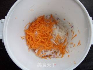 菜鸟也能做绵软可口的--------------------萝卜丝糊塌子的做法步骤：3