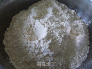 【家常主食】健康主食---彩椒鸡蛋全麦饺子的做法步骤：1