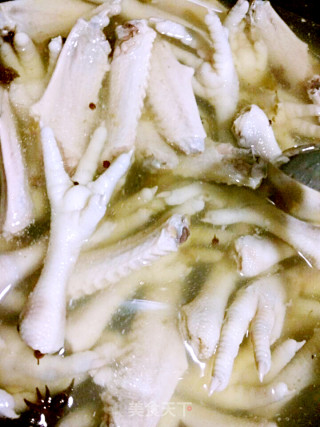泡椒凤爪鸭翅的做法