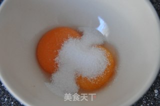 卡仕达小面包 如何自制卡仕达奶油馅 (葡萄干天然酵母）的做法步骤：3