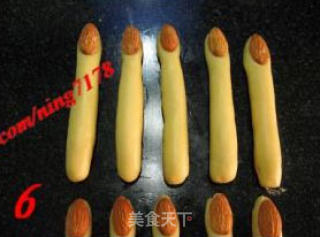 万圣节恐怖点心—女巫手指饼干的做法步骤：6