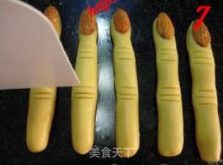 万圣节恐怖点心—女巫手指饼干的做法步骤：7