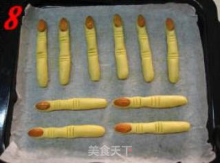 万圣节恐怖点心—女巫手指饼干的做法步骤：8