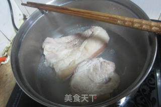 青椒回锅肉的做法步骤：1