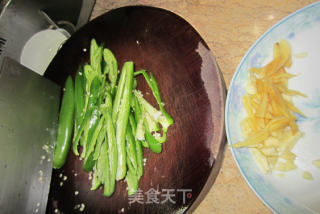 青椒回锅肉的做法步骤：2