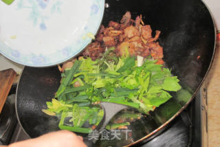 青椒回锅肉的做法步骤：9