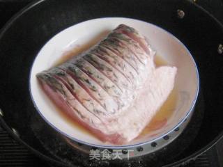 蒜味剁椒蒸青鱼的做法步骤：3