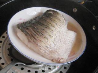 蒜味剁椒蒸青鱼的做法步骤：4