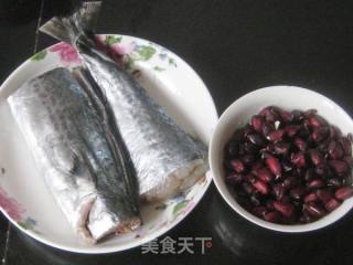 咸马鲛鱼煮黑花生的做法步骤：1