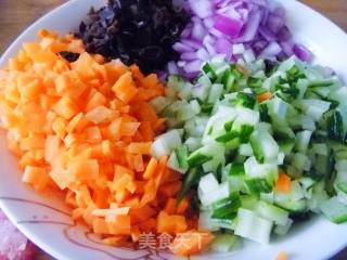 【换个花样吃米饭】腊味什锦炒饭的做法步骤：3