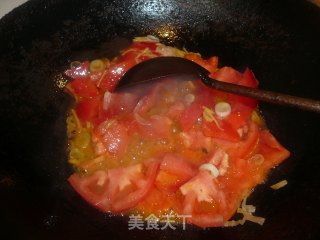西红柿疙瘩汤的做法步骤：1