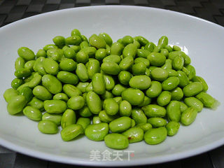 腊肉烧青豆的做法步骤：1
