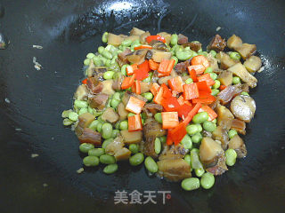 腊肉烧青豆的做法步骤：11
