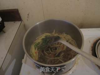 【榨菜肉丝面】吃不腻的面条的做法步骤：8