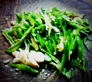 青椒肉丝的做法步骤：2
