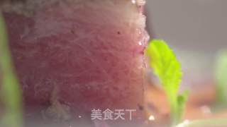 金枪鱼腩配鲟鱼子酱的做法