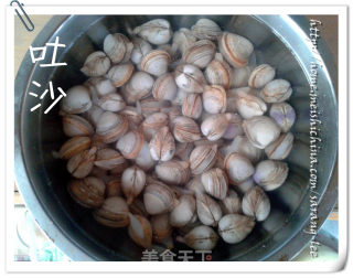 喳喳家常之香辣诱人的【辣炒蛤蜊】的做法步骤：1