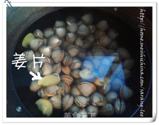 喳喳家常之香辣诱人的【辣炒蛤蜊】的做法步骤：3