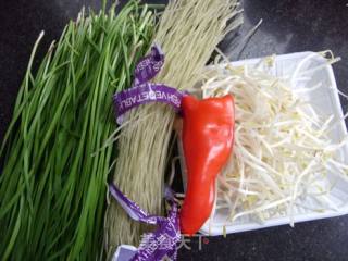 清爽小炒--------------韭菜豆芽炒粉丝的做法步骤：1