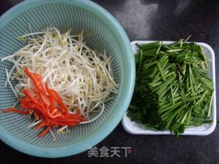 清爽小炒--------------韭菜豆芽炒粉丝的做法步骤：2