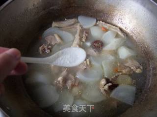 清爽鲜美-------------------萝卜鸡汤的做法步骤：9