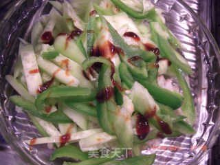 蚝油金针菇拌黄瓜的做法步骤：3